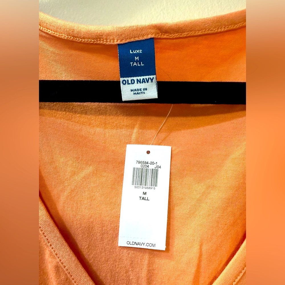 NWT Old Navy Luxe V-Neck T-Shirt, Size MT (8/10), Daybreak - Picture 3 of 5